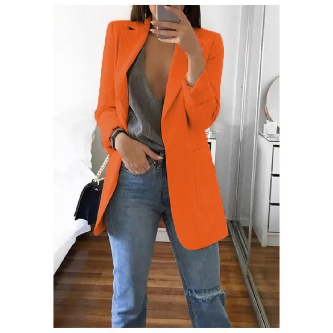 Elegant long women's blazer for sophisticated ladies fashion. Versatile chic outerwear, ideal for workwear.
