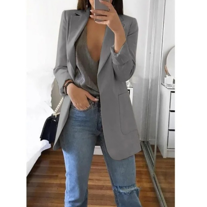 Colorful long women's blazer for a trendy statement. Elegant, versatile outerwear for ladies fashion & workwear.