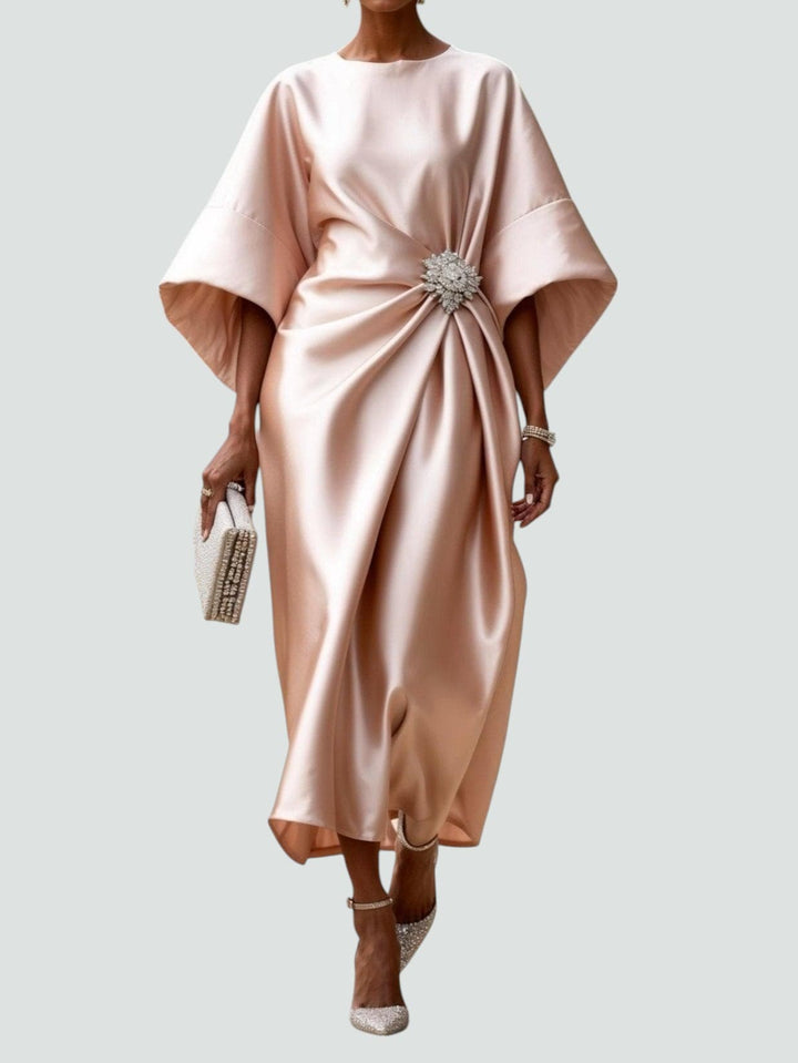 Chic & versatile women's long maxi dress, easily styled for elegant evening events or comfortable daily wear.