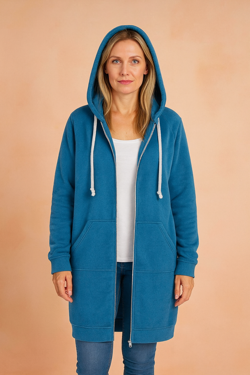Stylish women's long sweater dress, an elegant and cozy knitwear design for versatile fall/winter wear.