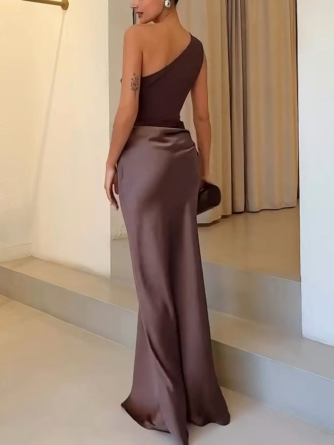 Draped neckline one shoulder formal dress for women, with elegant pleats, suitable for galas.