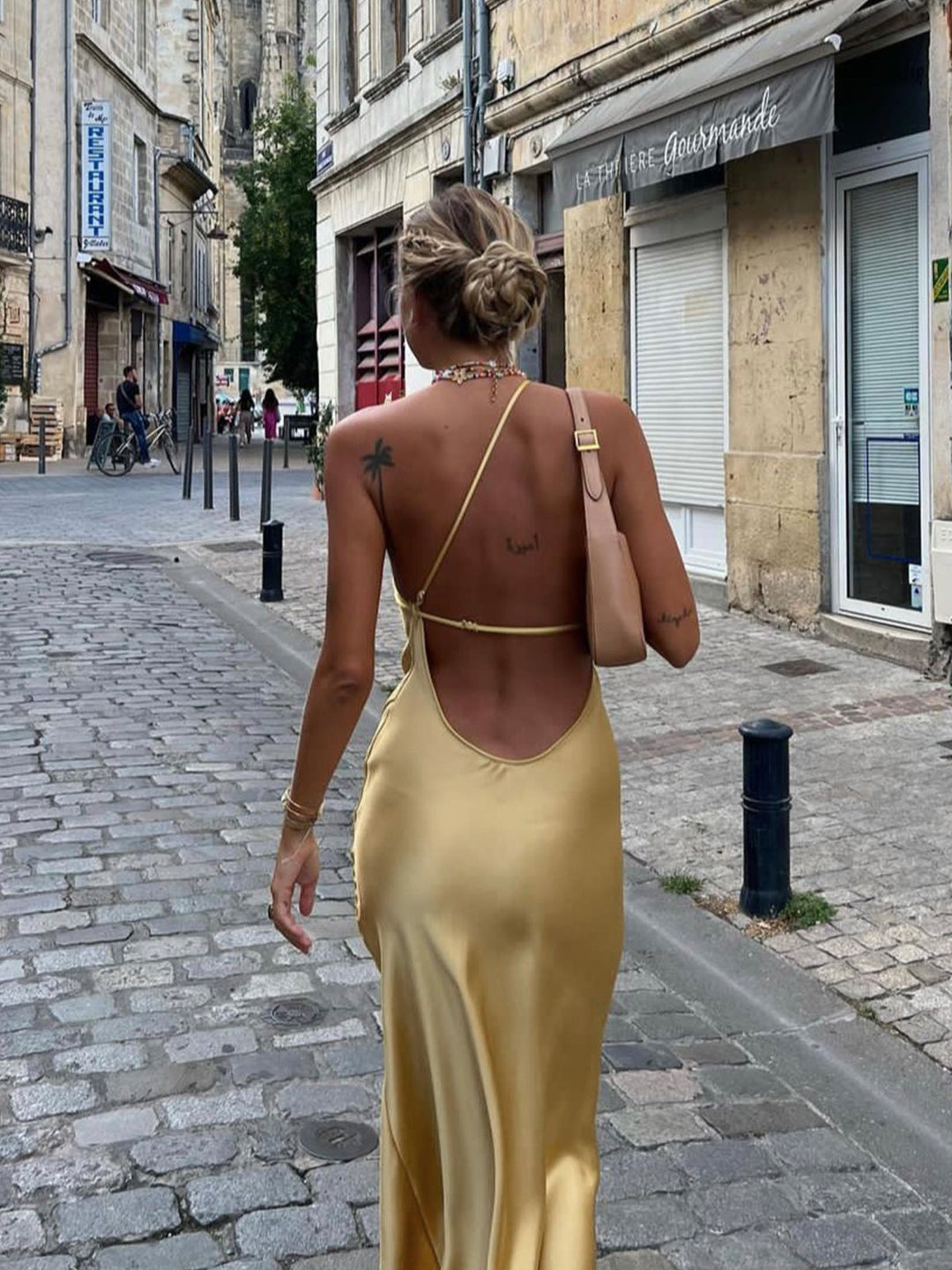 Chic summer party maxi dress for women, elegant open back style, perfect for cocktails & evening events.