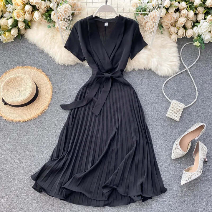 Elegant women's pleated midi dress in a versatile style, perfect for events or chic everyday wear.