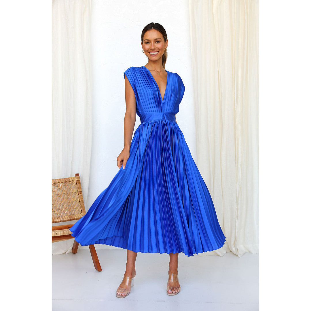 Women's sleeveless V-neck evening gown, elegant pleated design for special occasions.