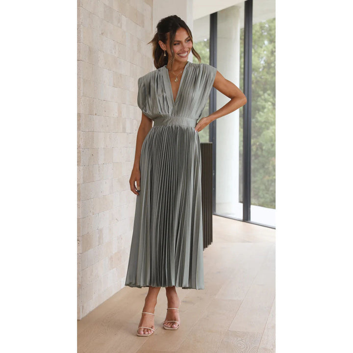 Graceful women's pleated V-neck maxi dress, perfect as a party dress or evening wear.