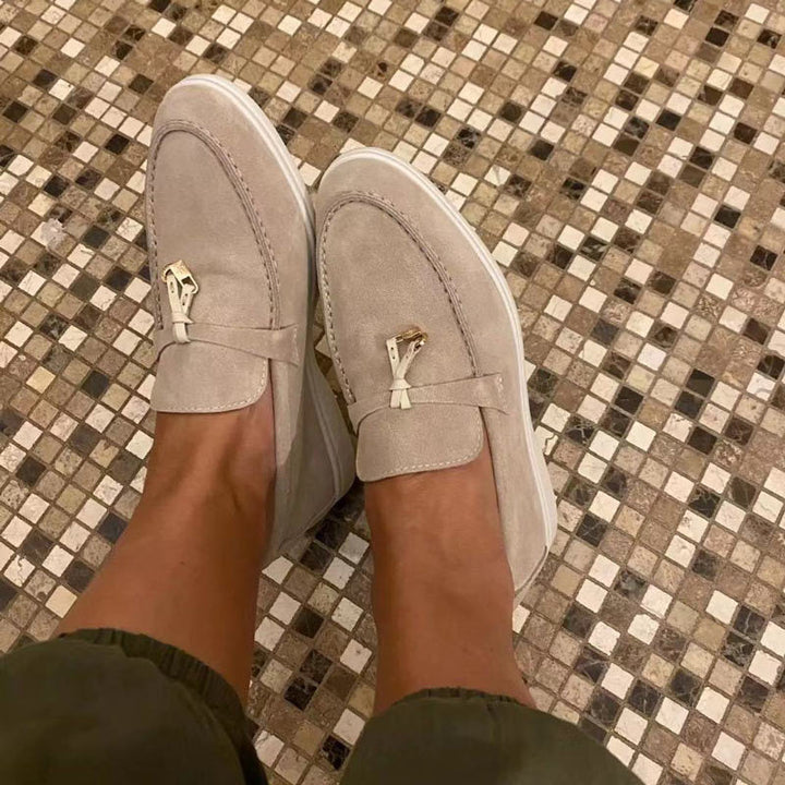 Comfortable pointed-toe women's loafers, ideal flat shoes for effortless casual & formal spring fashion.