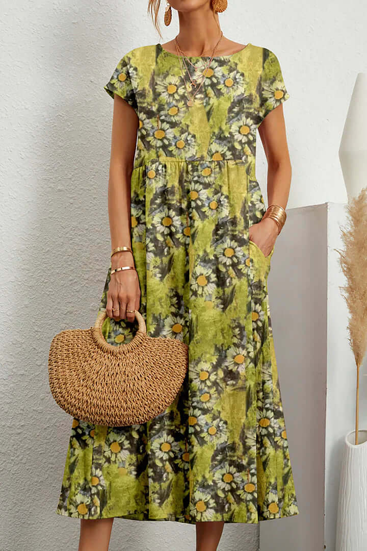 Graceful women's elegant printed summer dress. A-line silhouette, breathable for stylish fashion.