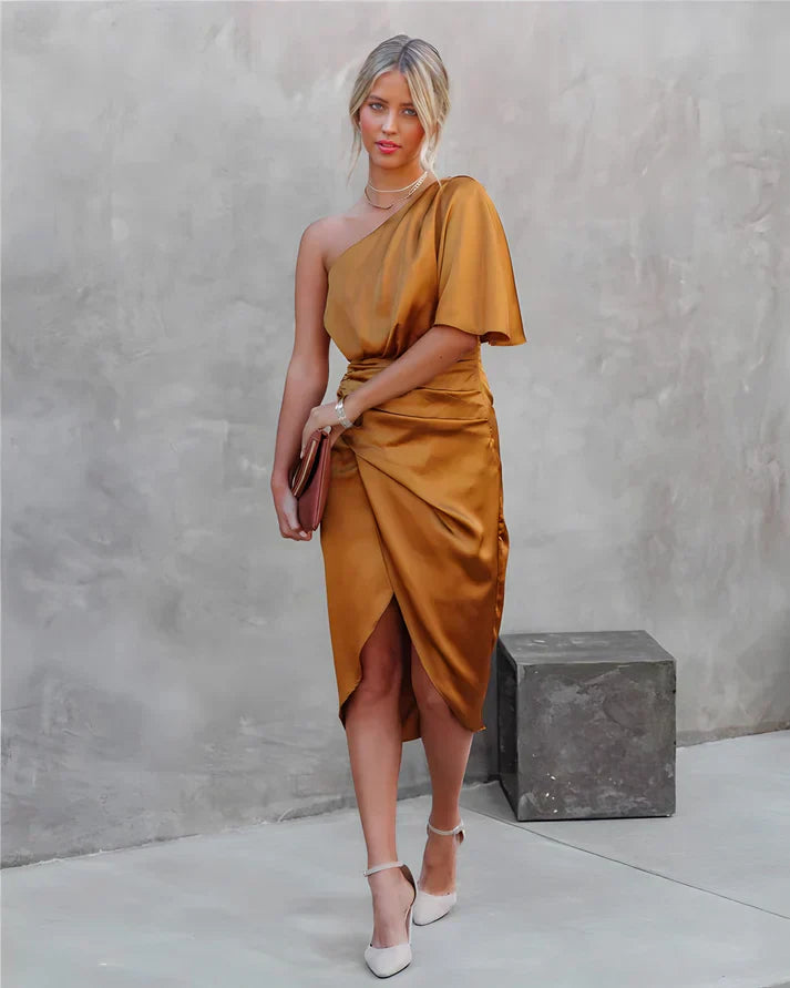 Seraphina women's formal evening dress. Silk material, perfect for elegant events and special occasions.
