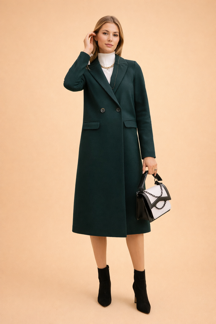 Stylish green short trench coat for women. Classic, versatile winter jacket, elegant outerwear for timeless fashion.