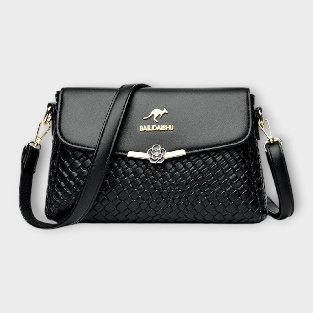 Elegant women's shoulder bag in black, perfect for everyday style. Versatile and fashionable handbag accessory.