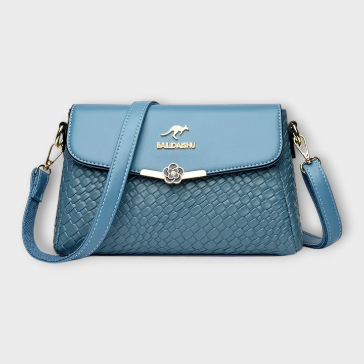 Stylish women's shoulder bag with gold details, ideal for daily fashion, organization, and a chic look.