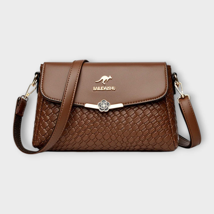 Versatile women's handbag, an elegant accessory for everyday wear. Perfect stylish shoulder bag for any outfit.
