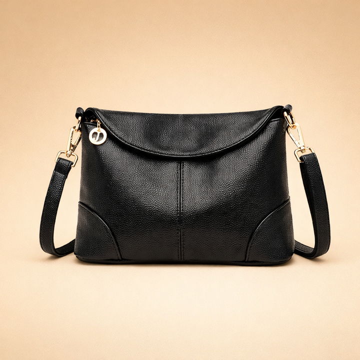 Elegant women's shoulder bag, perfect for everyday use. Stylish and versatile fashion accessory.