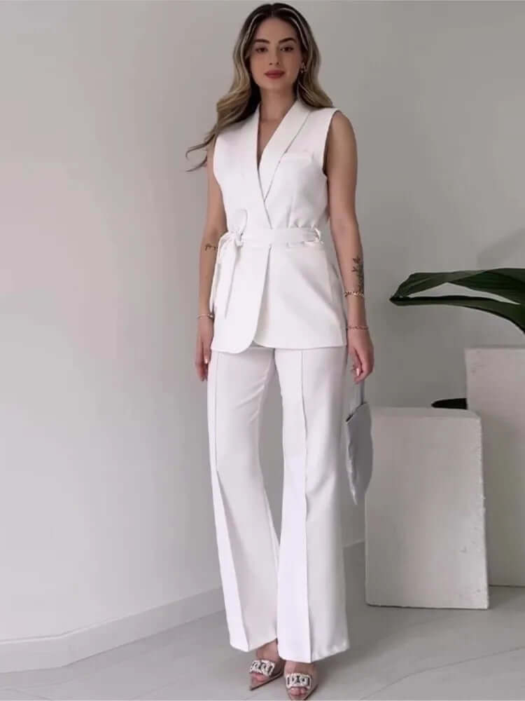 Elegant women's sleeveless wide-leg jumpsuit. Perfect for effortless style, comfort & versatile fashion.