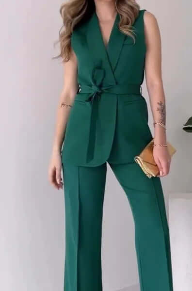 Party-ready women's sleeveless wide-leg jumpsuit. Chic and comfortable for evening wear & special occasions.