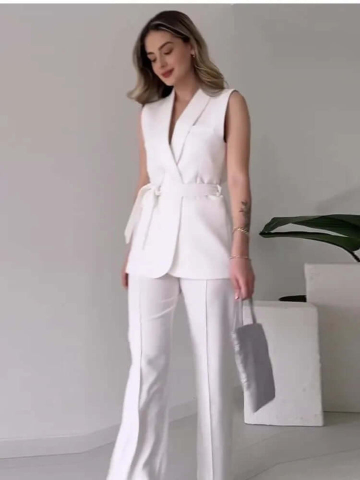 Sophisticated women's sleeveless wide-leg jumpsuit for formal events & chic office attire.
