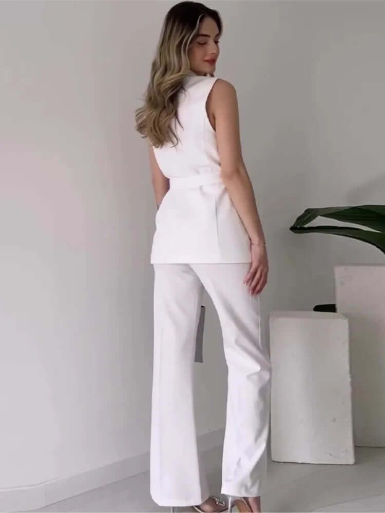 Chic women's sleeveless wide-leg jumpsuit, ideal for stylish summer fashion & comfortable spring wear.
