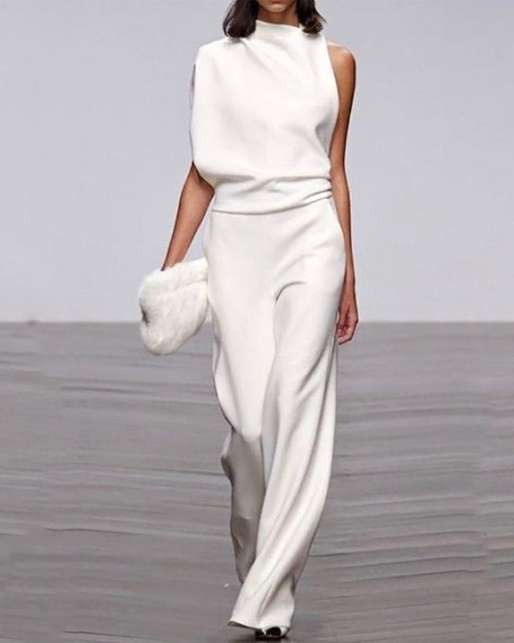 Elegant women's sleeveless wide-leg jumpsuit with a chic mock neck. Perfect for summer comfort.