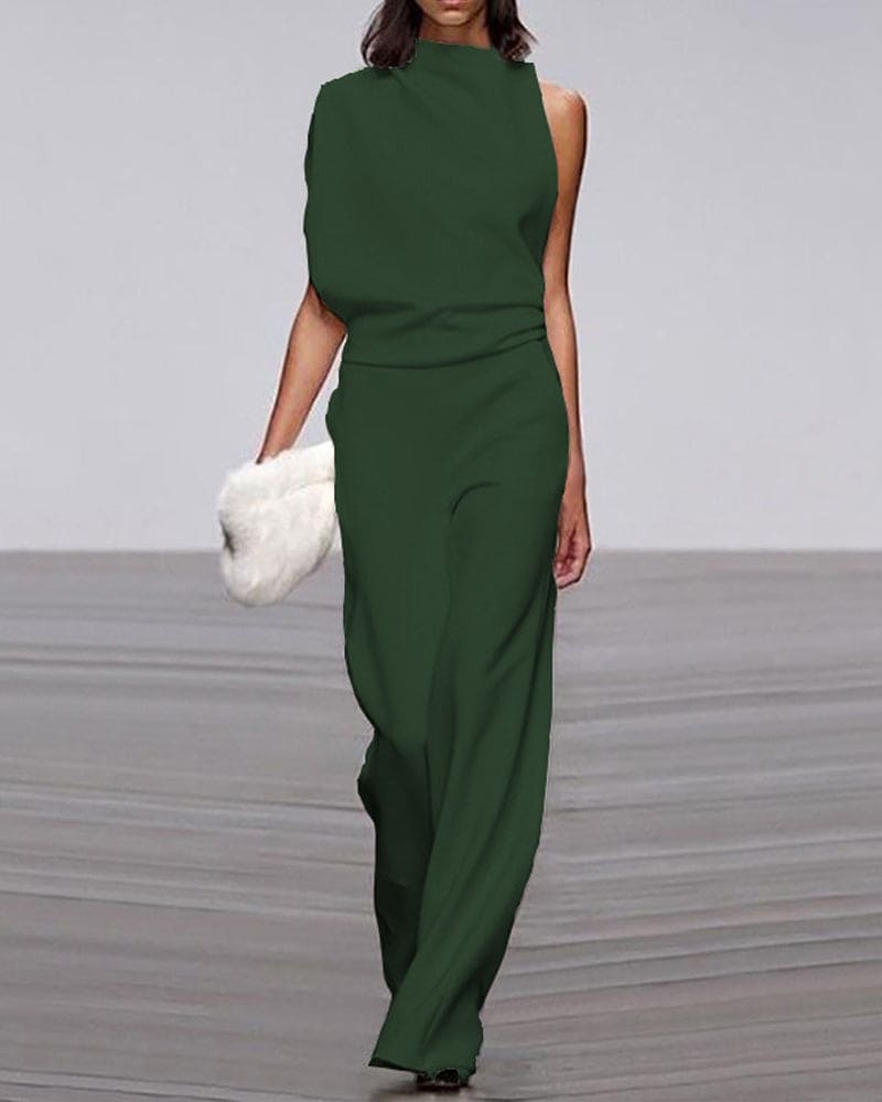 Comfortable women's sleeveless wide-leg jumpsuit, ideal for casual chic summer outfits.