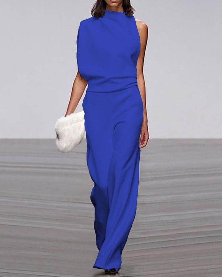 Versatile one-piece women's sleeveless wide-leg jumpsuit. Easy to style for any occasion.