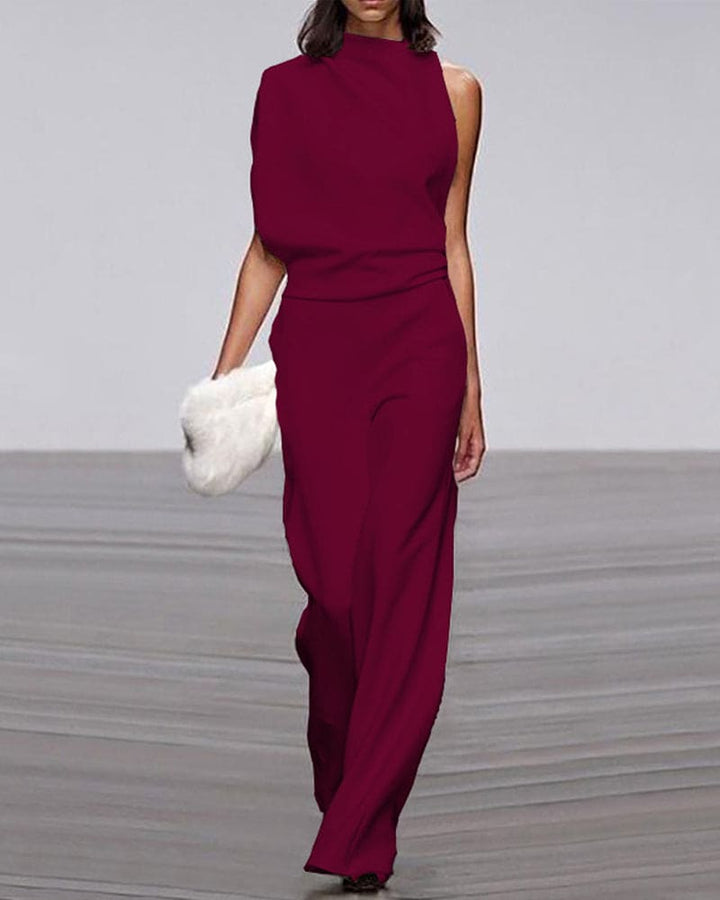 Lightweight women's sleeveless wide-leg jumpsuit, perfect for breathable comfort on warm summer days.
