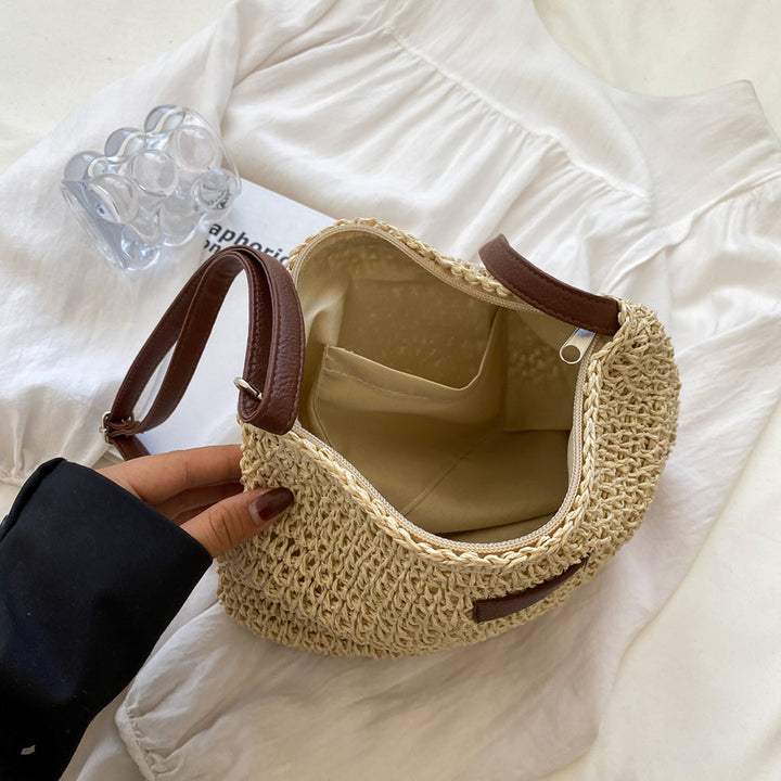 Versatile women's shoulder bag offering relaxed elegance & spacious comfort for daily use. A stylish accessory.