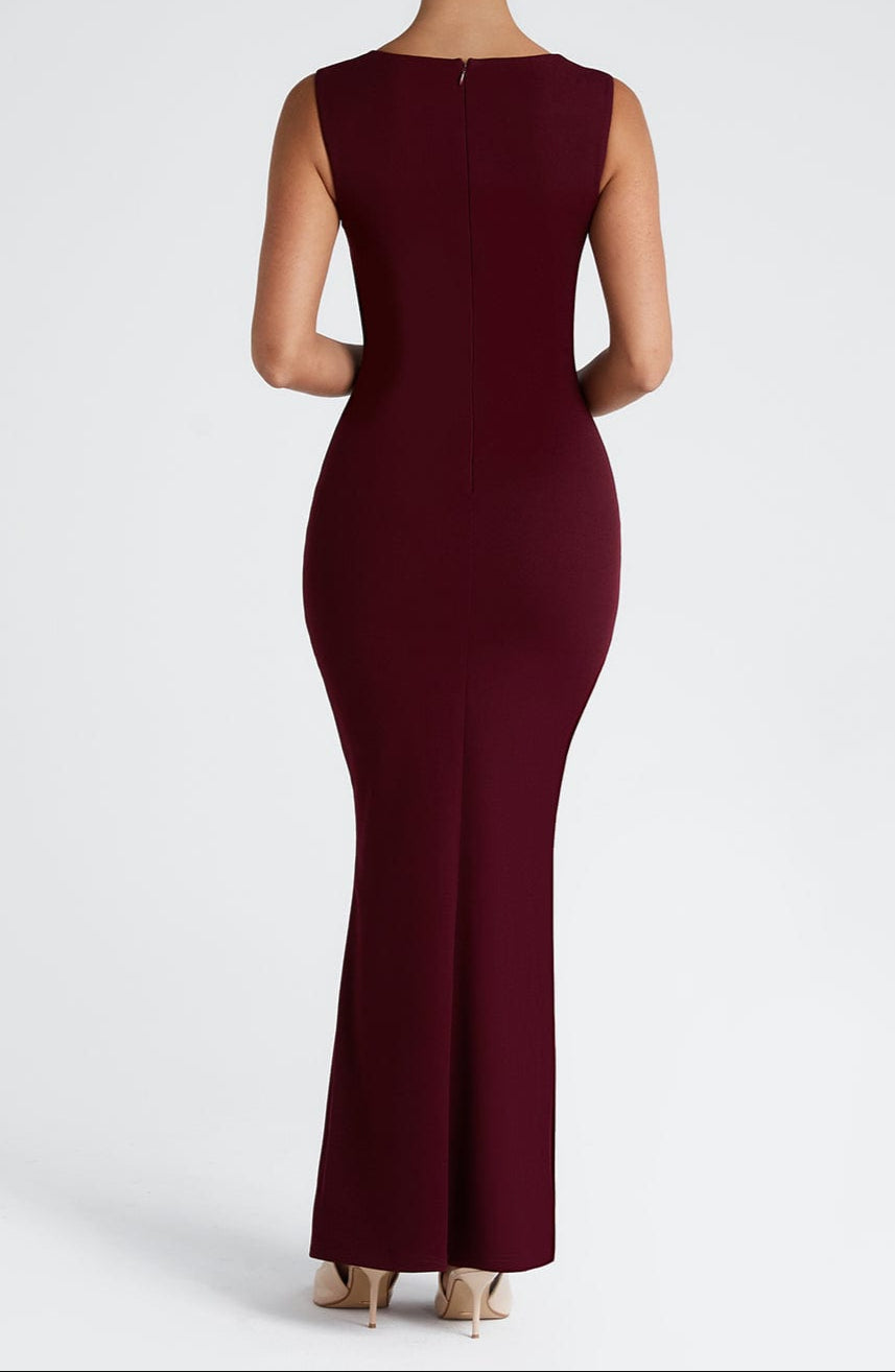Sleek women's bodycon maxi dress with square neck, ideal for formal events, parties, or sophisticated evenings.