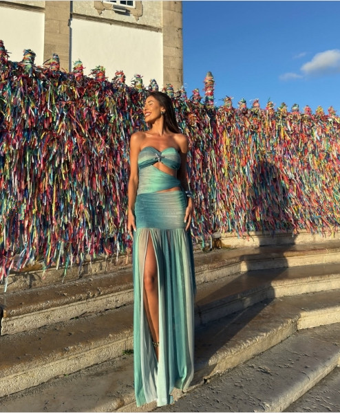 Casual chic strapless maxi dress for women, suitable for elegant summer evenings, garden parties & cocktails.