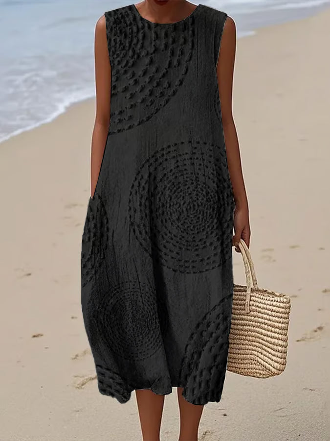 Flowing & comfortable women's sleeveless maxi dress, ideal for summer casual or vacation.