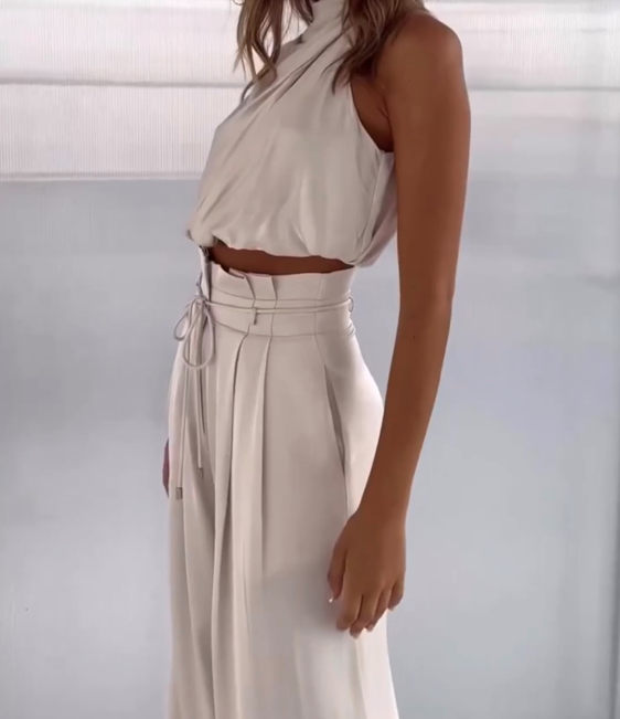 Women's elegant linen blend two-piece set. Comfortable, chic, & perfect for summer fashion.