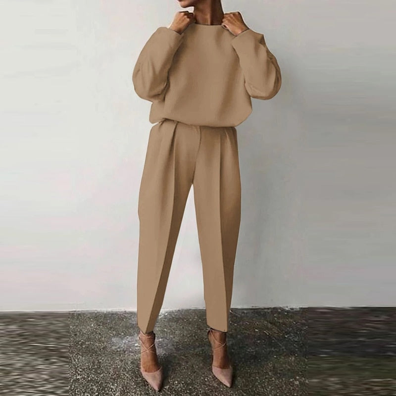 Comfortable women's two-piece suit, a versatile and stylish matching outfit for elegant office or relaxed casual wear.