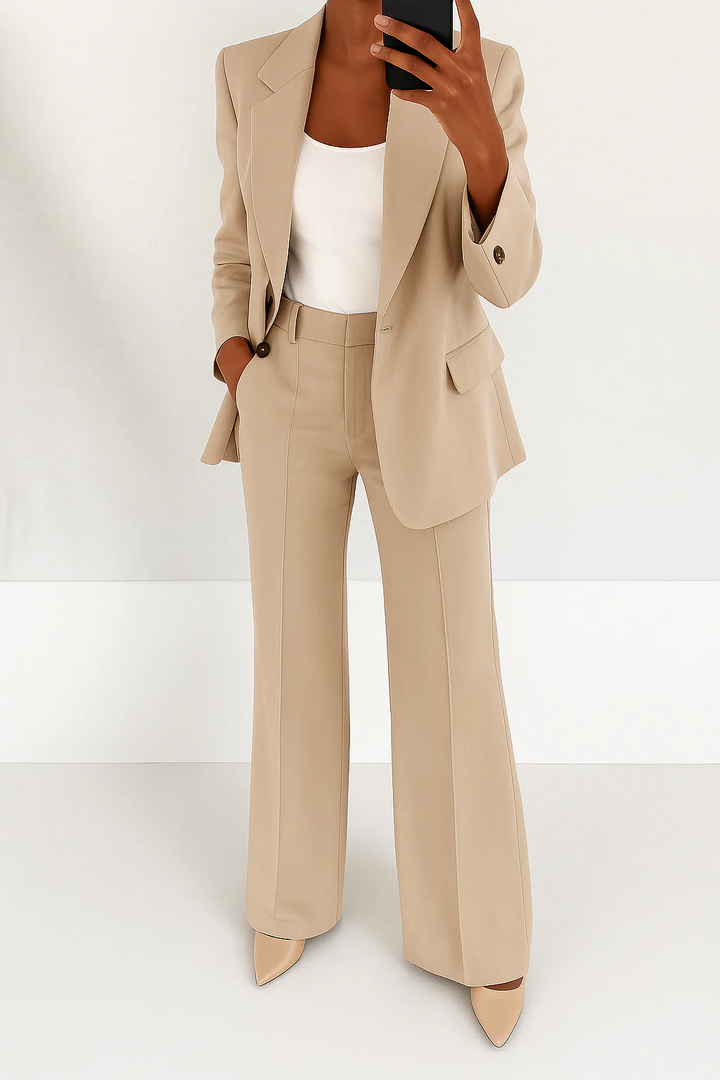 Versatile women's elegant two-piece suit, ideal for professional business meetings & formal events. Chic office wear.