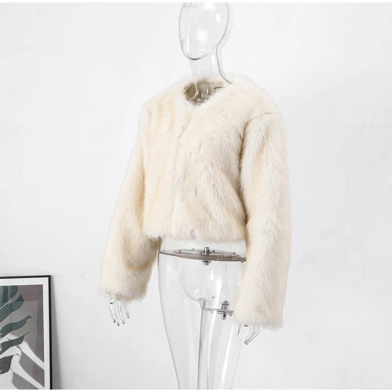 Warm women's elegant winter jacket, ideal for fall and winter fashion, combining style and coziness.