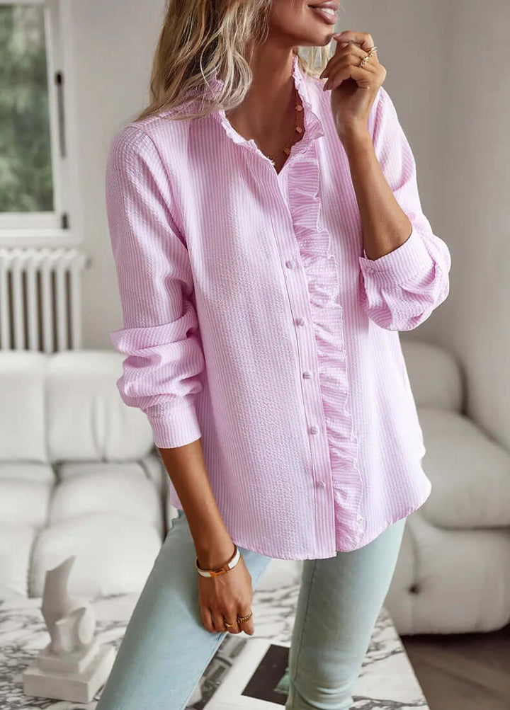 Chic women's elegant cotton top. Short-sleeve, breathable, soft fabric for a stylish and comfortable summer look.