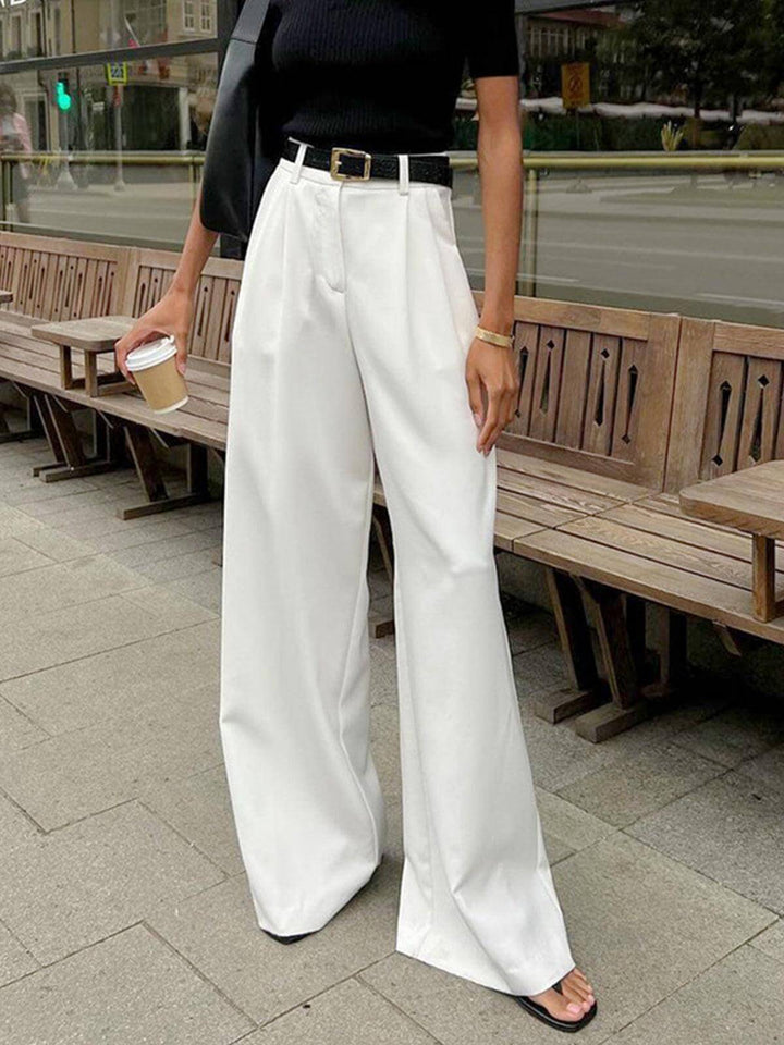 Elegant women's wide-leg pleated trousers, perfect for sophisticated style.