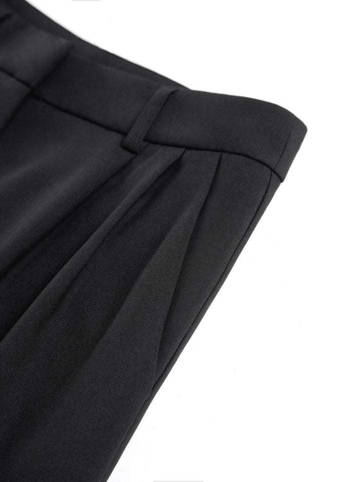 Fashionable women's wide-leg pleated trousers, elegant high-waist for a modern bottom.