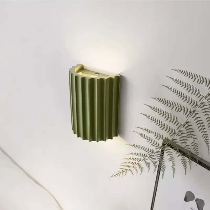 Ruffled Resin Wall Lamp