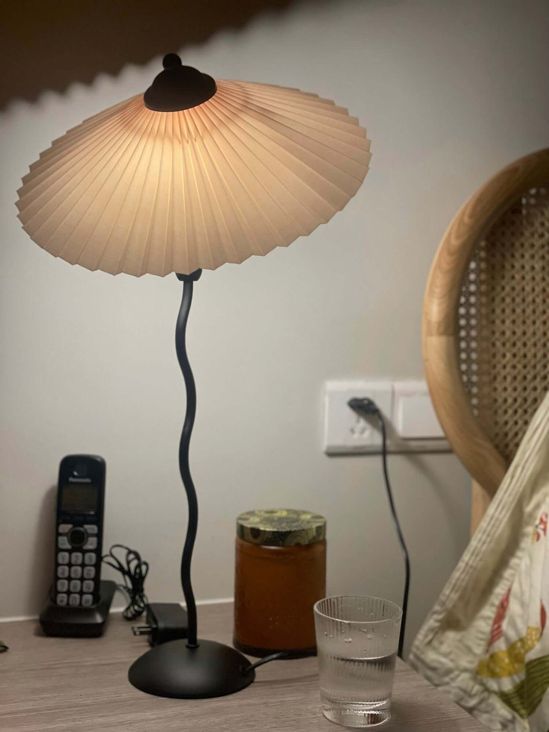 Modern Wavy Table Lamp