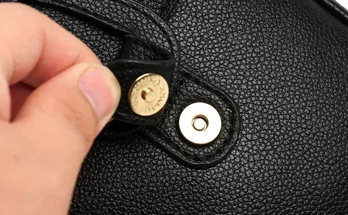 Everyday women's genuine leather shoulder bag, vintage style for a classic retro look.