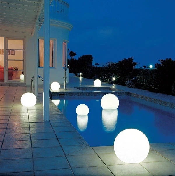 Easy-to-use rechargeable GlowSphere spherical garden light, LED, for instant outdoor ambiance.