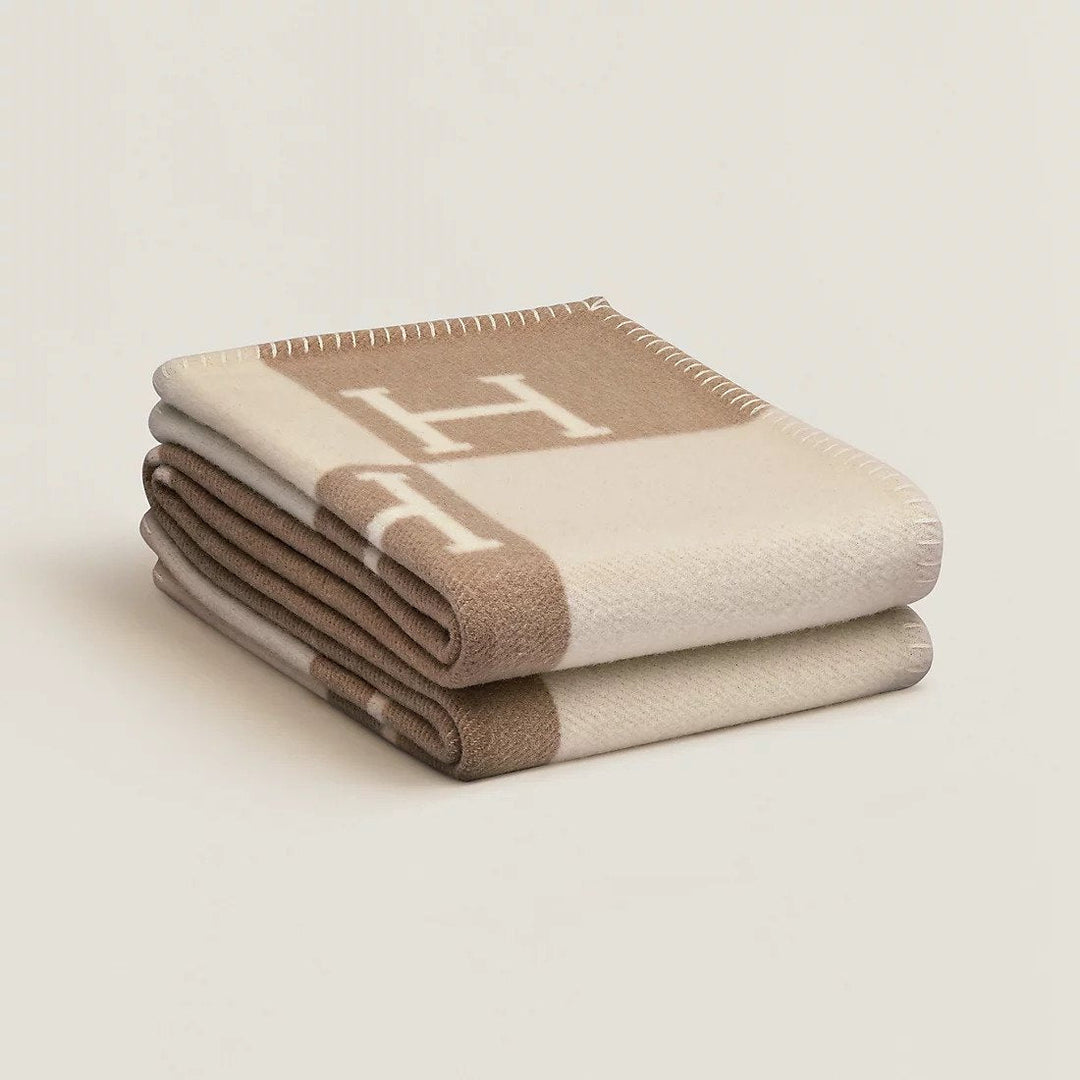 Sophisticated gold throw blanket, cashmere & wool blend for luxurious style.