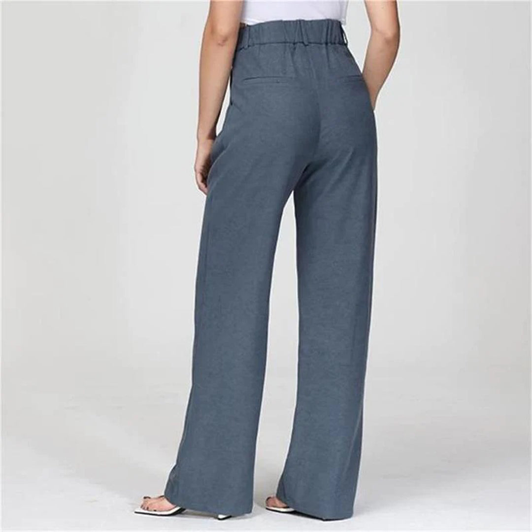 Women's pleated wide leg trousers in a tailored fit, ideal for smart casual or professional wear.