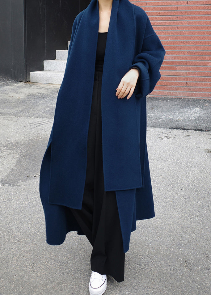 Elegant Isabelle women's tailored winter coat made of warm wool, ideal for sophisticated cold weather style.
