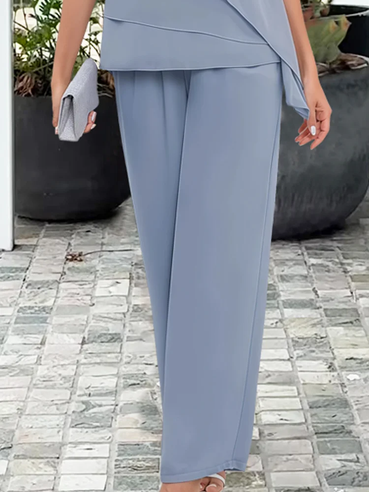 Navy blue flowy matching two-piece set for women. Comfortable casual chic clothing, excellent for summer fashion.