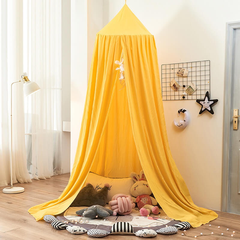 "Light green children's blackout bed canopy; elegant polyester fabric; blocks light; ideal for cribs, creating a cozy vibe."