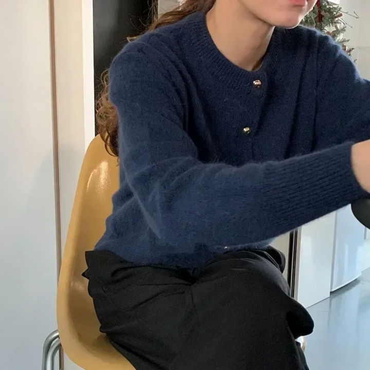 Trendy women's round neck cardigan in a cozy loose knit, perfect for versatile, stylish everyday wear.