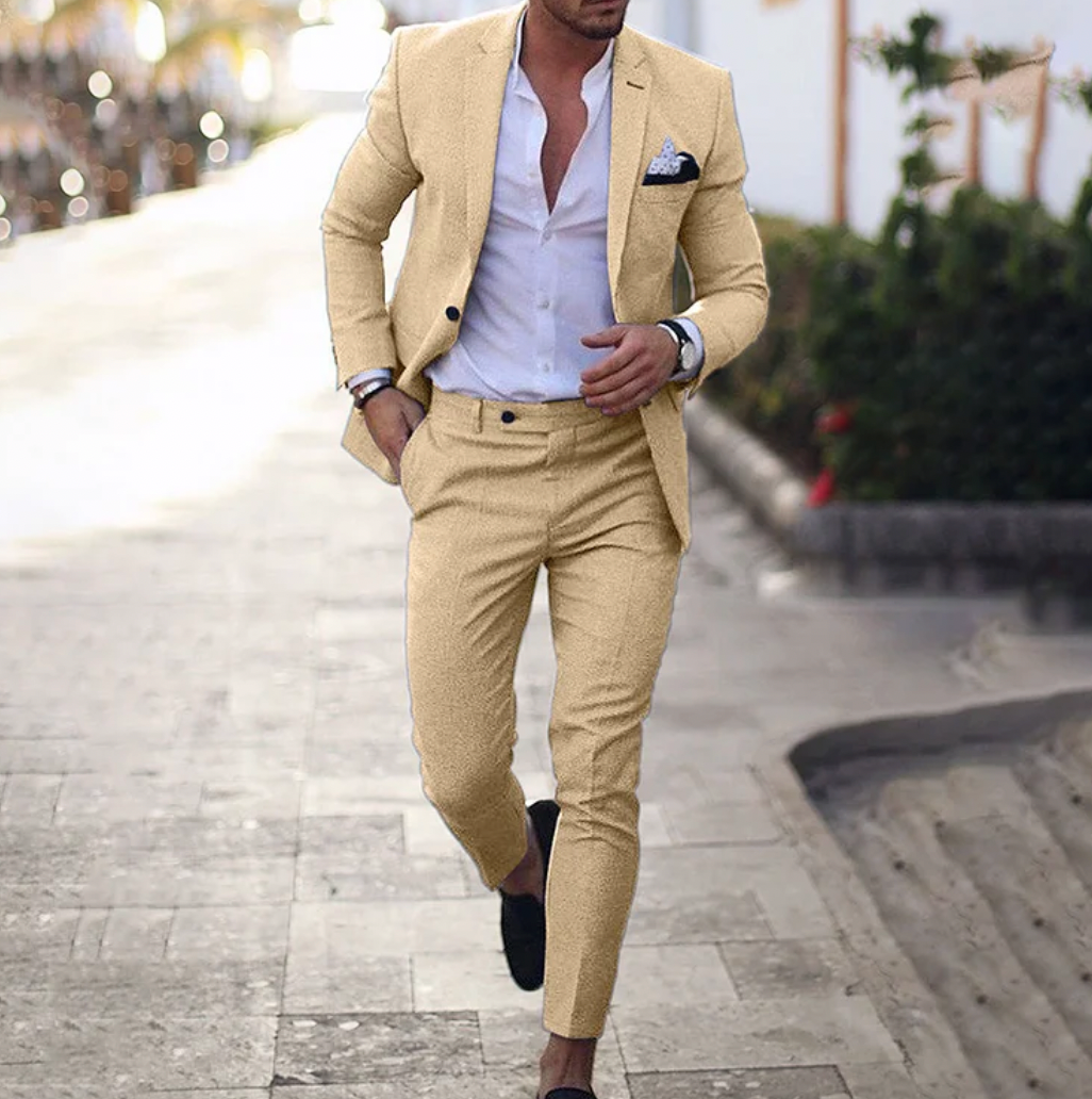 Professional Lucas men's suit for office or special events; sophisticated blazer and tailored trousers.