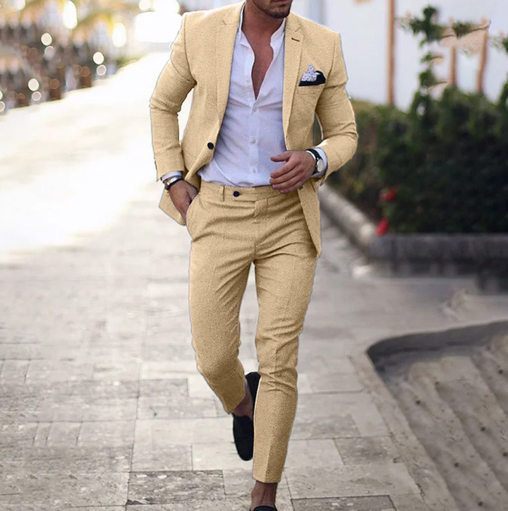 Professional Lucas men's suit for office or special events; sophisticated blazer and tailored trousers.