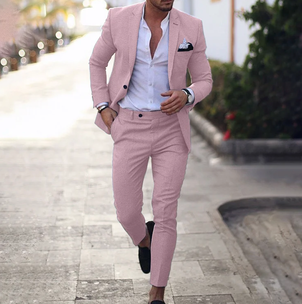 Versatile Lucas men's formalwear: tailored blazer & trousers set, ideal for smart casual and business settings.
