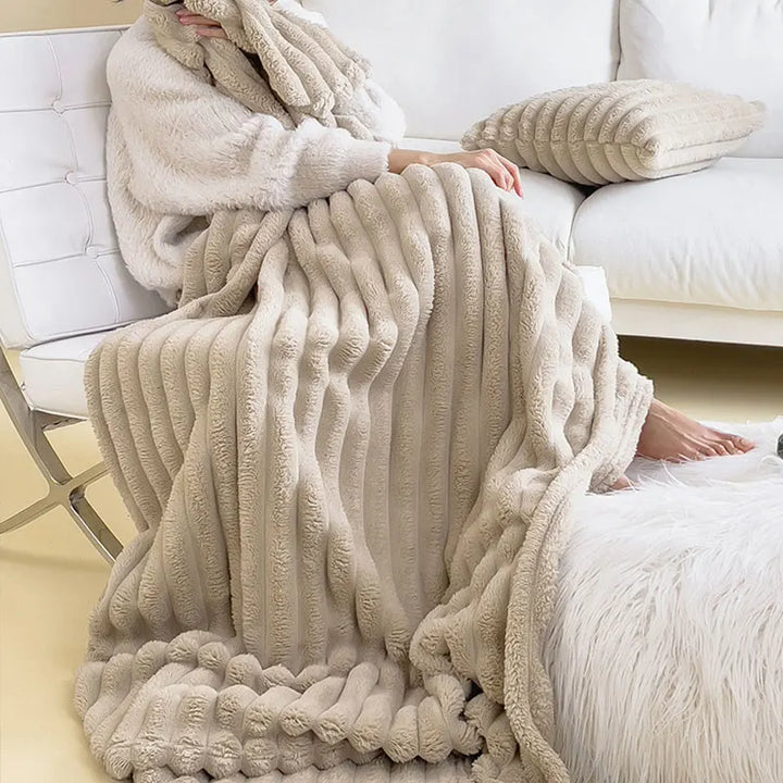 Luxe Comfort Deken, a plush, warm, and cozy unisex blanket for ultimate relaxation and home decor.